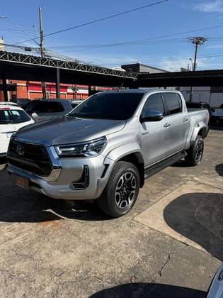 TOYOTA HILUX 2.8 D-4D TURBO DIESEL CD SRX PLUS 4X4 AUTOMÁTICO